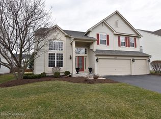 489 Hamilton Ln, North Aurora, IL 60542