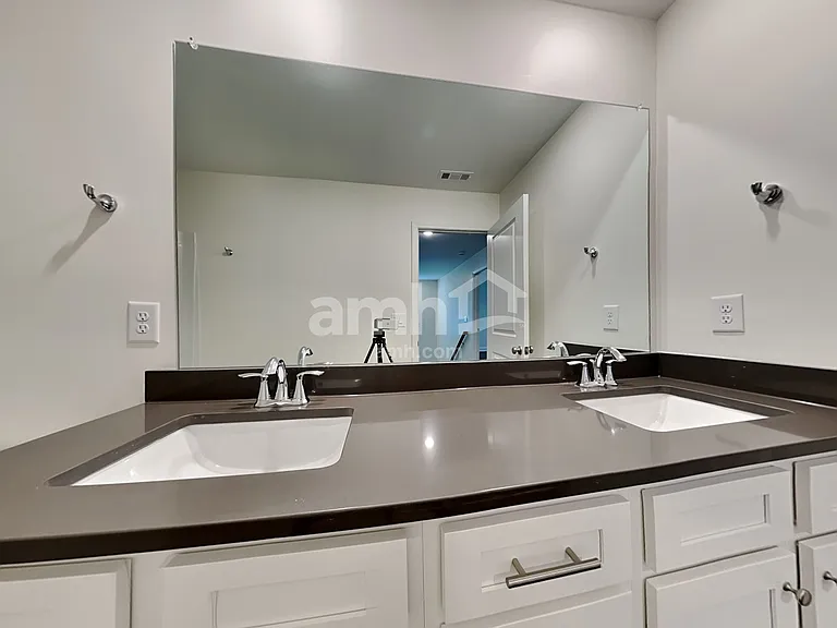 4010 Chivalry Dr — Photo 16