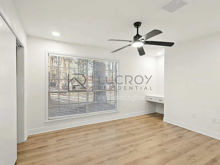 816 Winthrop Cir — Photo 12