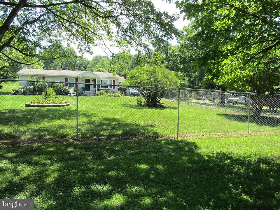 Classic Ranch Style Home on Awesome 2 Acre Lot!!