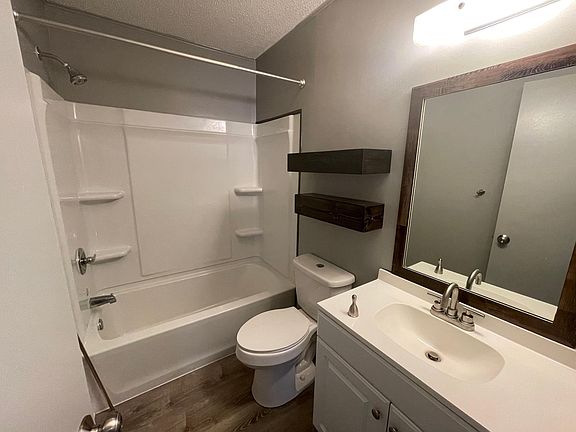 3rd image of 2613 W C St