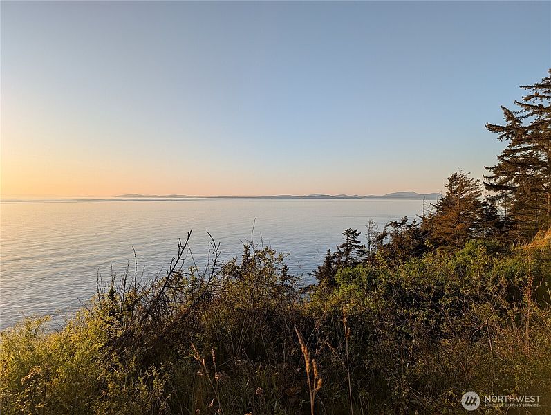 3rd image of 2089 West Beach Road