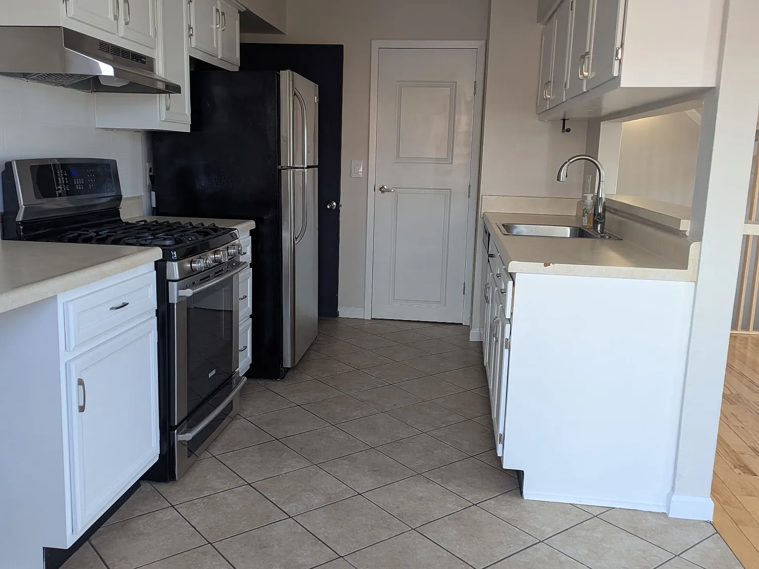 2 bed, 1.5 bath, 942 sqft, $1,750 — Photo 4