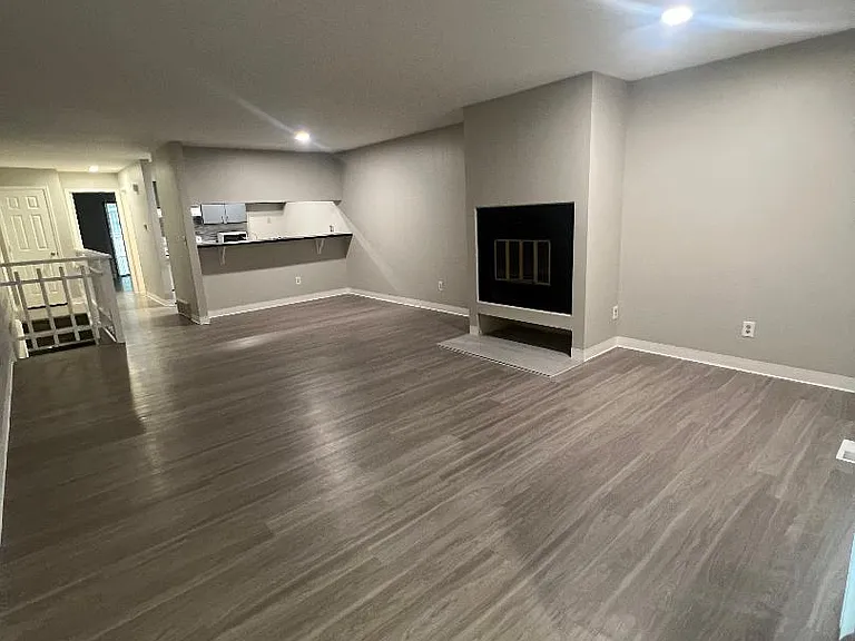 6570 E Mississippi Ave — Photo 2
