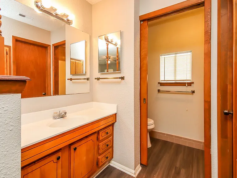 901 Westmont Dr — Photo 13