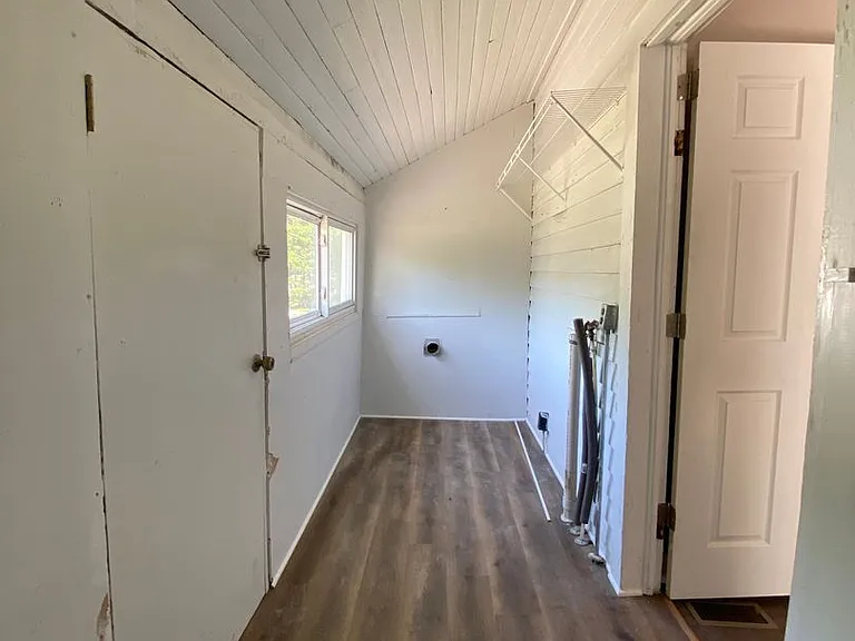 130 Oak St — Photo 21