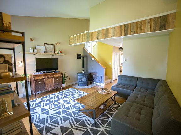 4th image of 200 Glenwood Ct