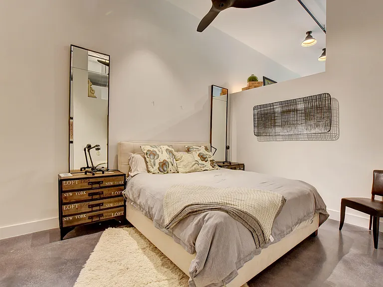 185 NE 4th Ave #203 — Photo 4