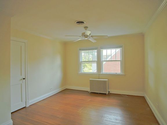 4th image of 1017 Locust Ave