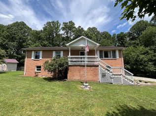 301 Patrick St, Oak Hill, WV 25901