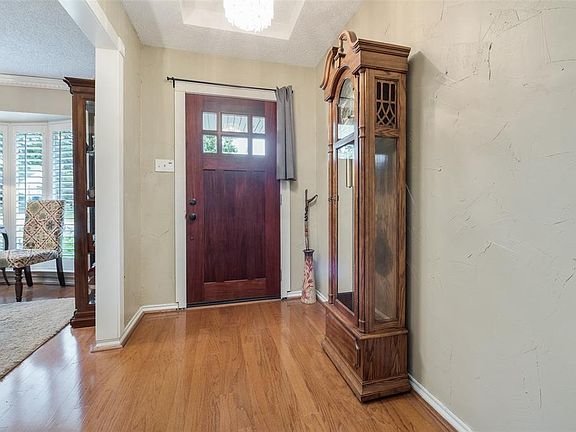 5th image of 321 Shepards Hill Dr