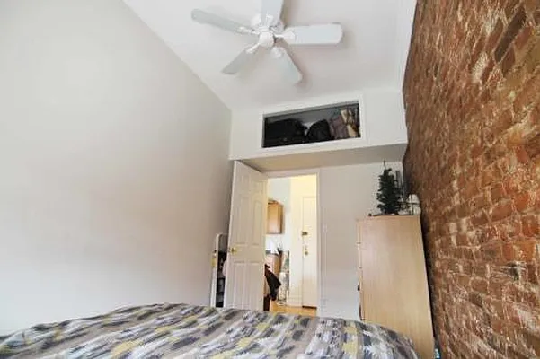 Rented by Standard Living Realty Inc | media 17