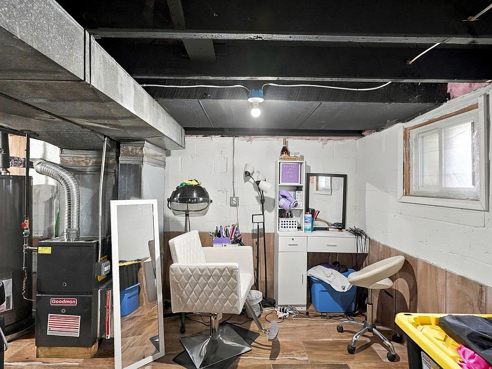 92 E Pleasant St, photo 21