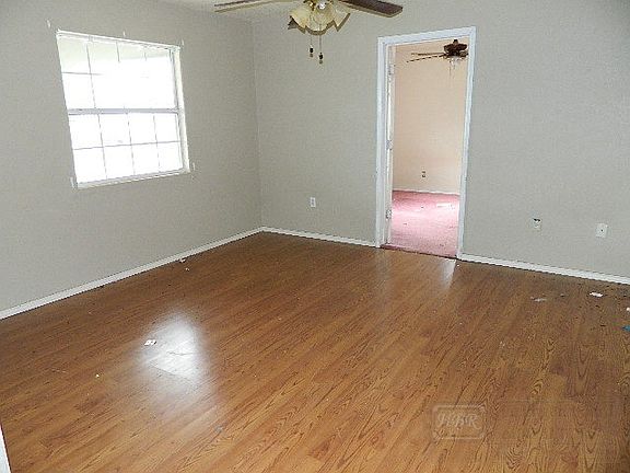 4th image of 918 Wentz St