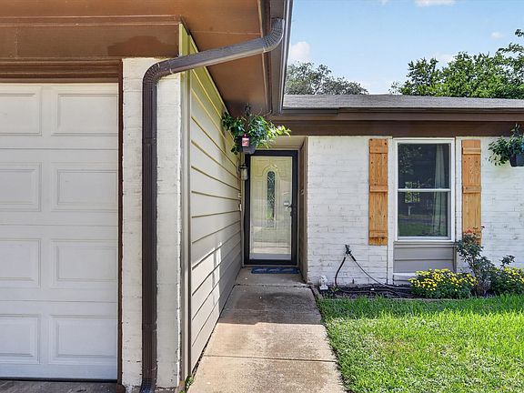3rd image of 324 N Heights Dr