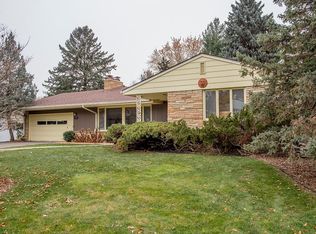 2281 Laurie Rd W, Roseville, MN 55113