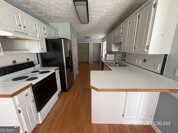 4th image of 260 Rosewood Cir