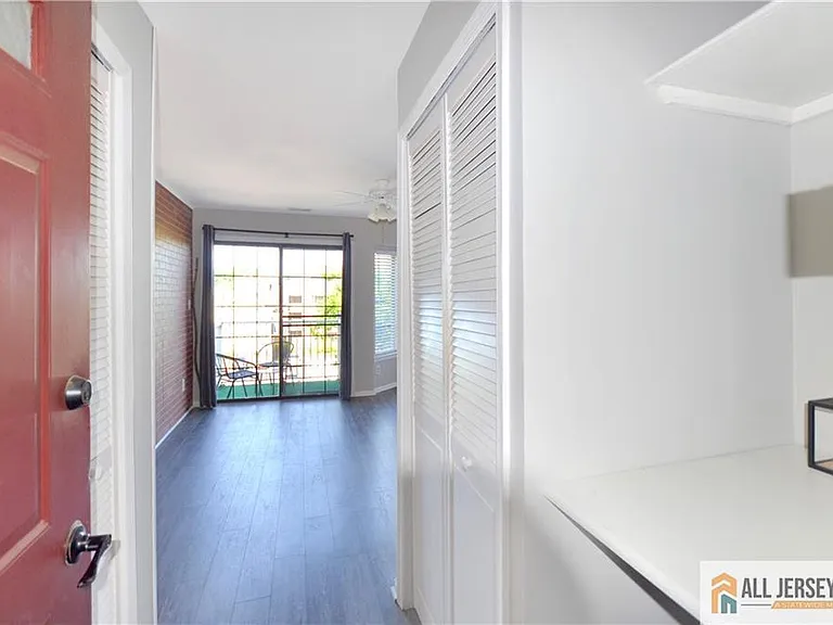 17 Lear Ct — Photo 2