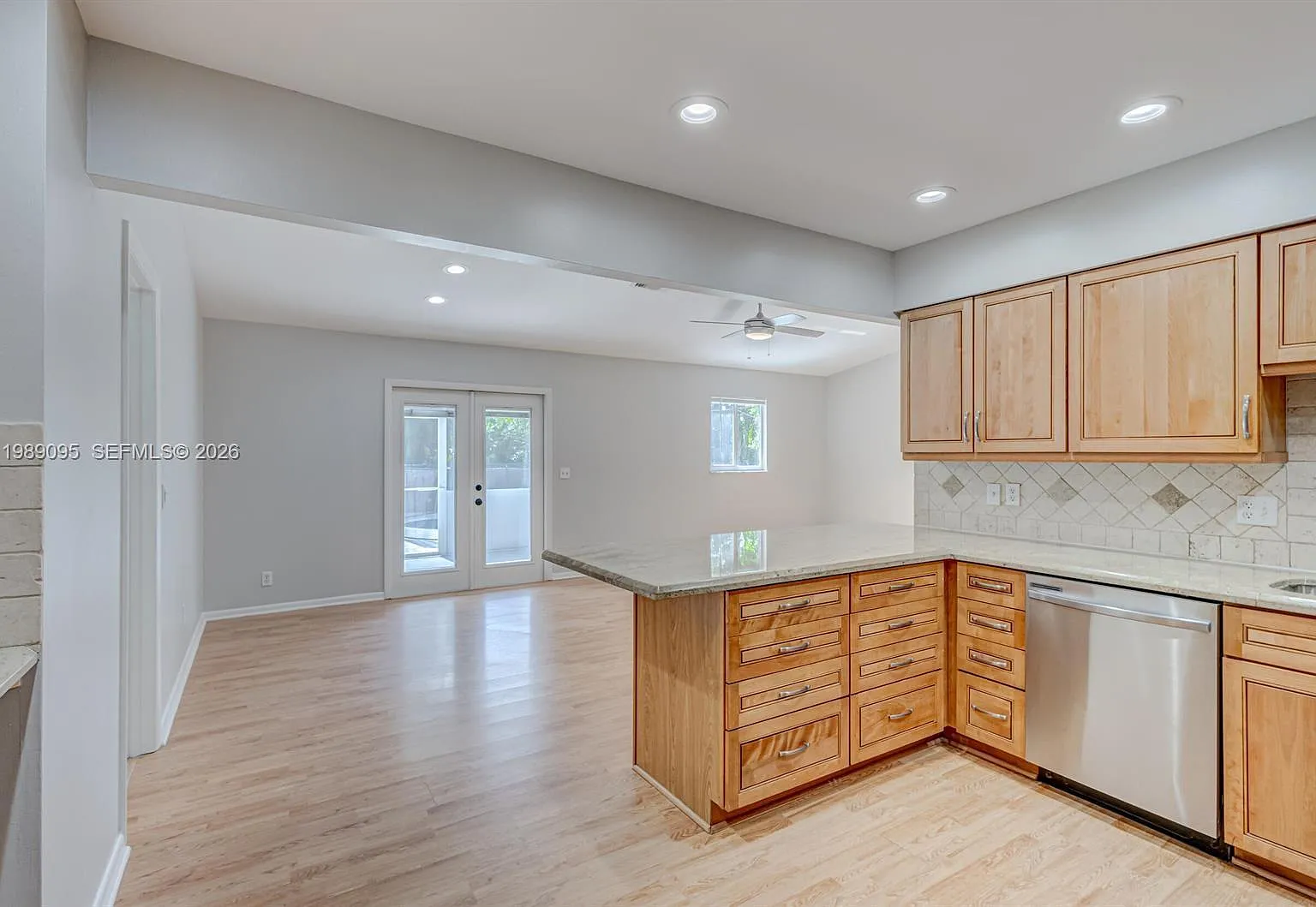 4 bed, 2.0 bath, 1710 sqft, $4,200 — Photo 2