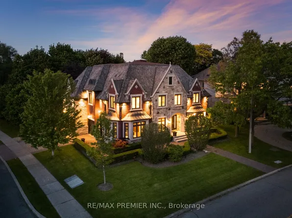35 Normandale Cres, Toronto, ON M2P 1M7
