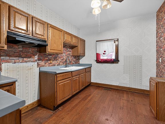 3rd image of 536 N 7th St