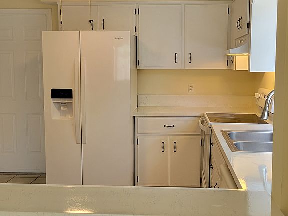 3rd image of 655 10th Ave S