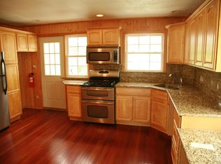 11 Elm Ct, Metuchen, NJ 08840