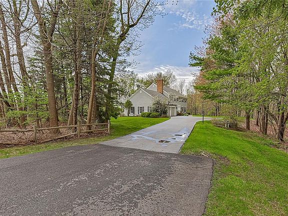 4th image of 23 Foxboro Ln