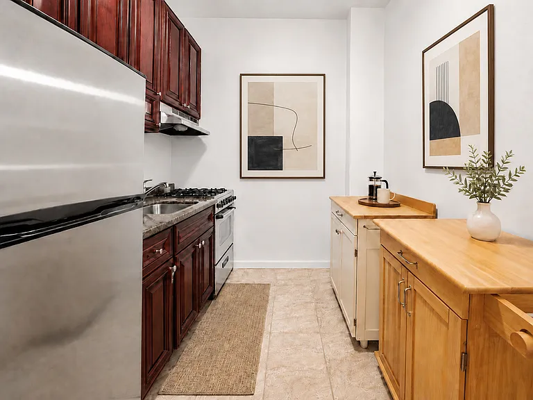 315 E 54th St #2C — Photo 3