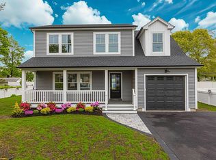 29 Ireland Pl, West Babylon, NY 11704