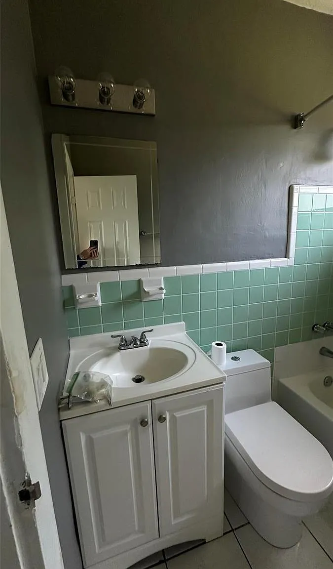2 bed, 1.0 bath, $2,600 — Photo 1