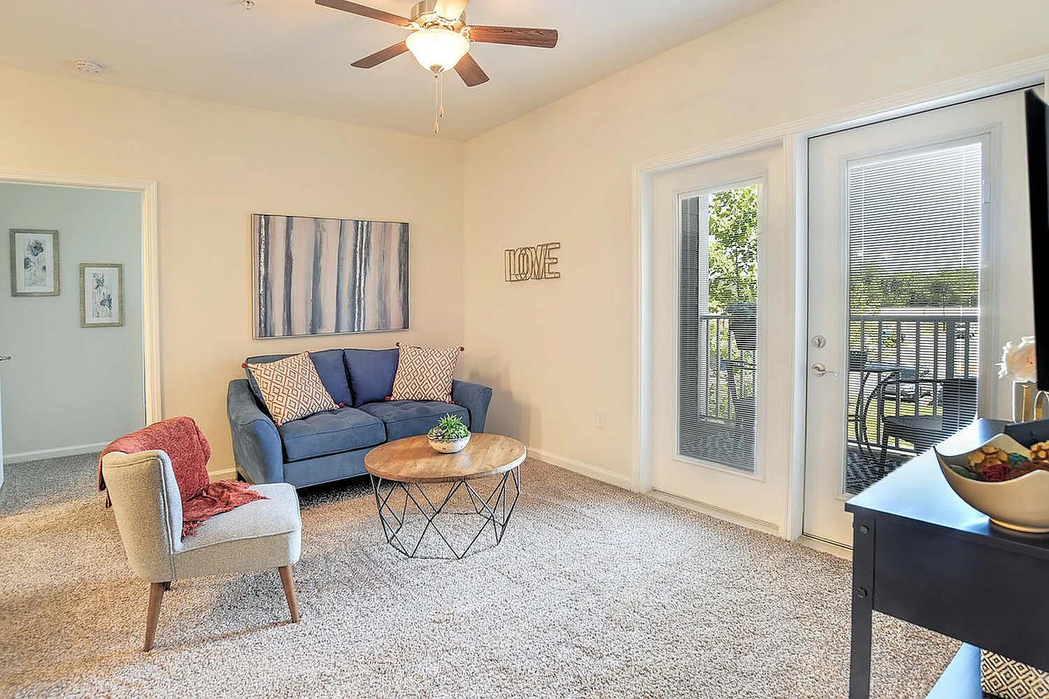 10 Newbridge Apartments — Photo 4