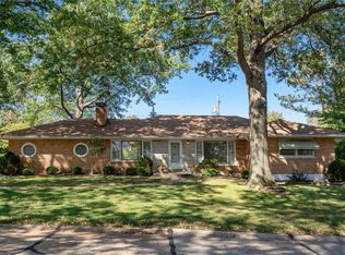 5 Lone Elm Cir, Saint Louis, MO 63125