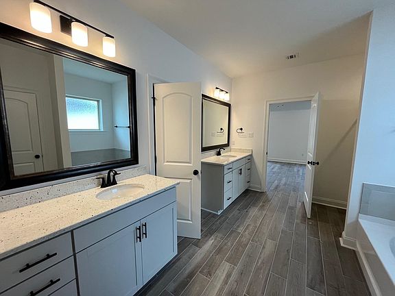 5th image of 271 Kings Wood Ave