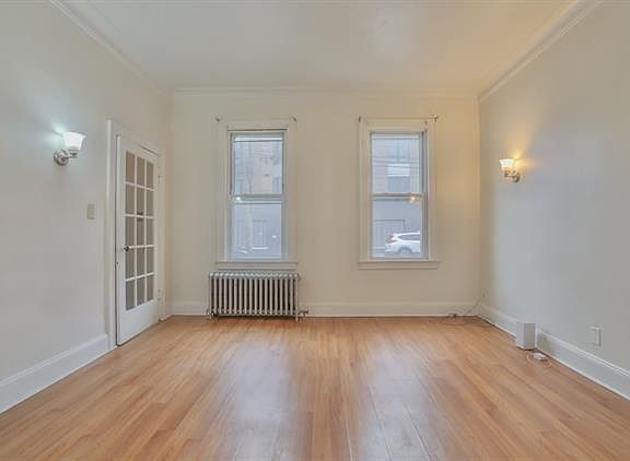 5th image of 166 Saint Pauls Ave