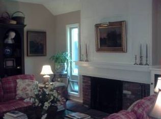 46 Library Ln, Simsbury, CT 06070