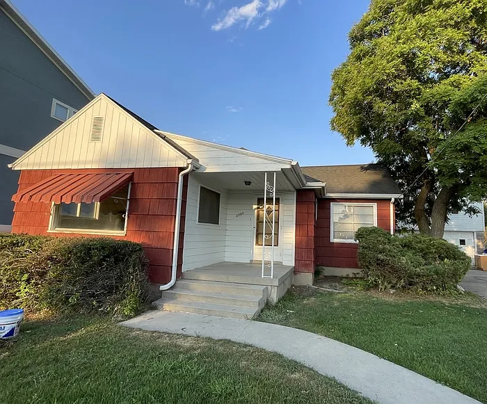 3 bed, 1.0 bath, 1600 sqft, $1,975 — Photo 1