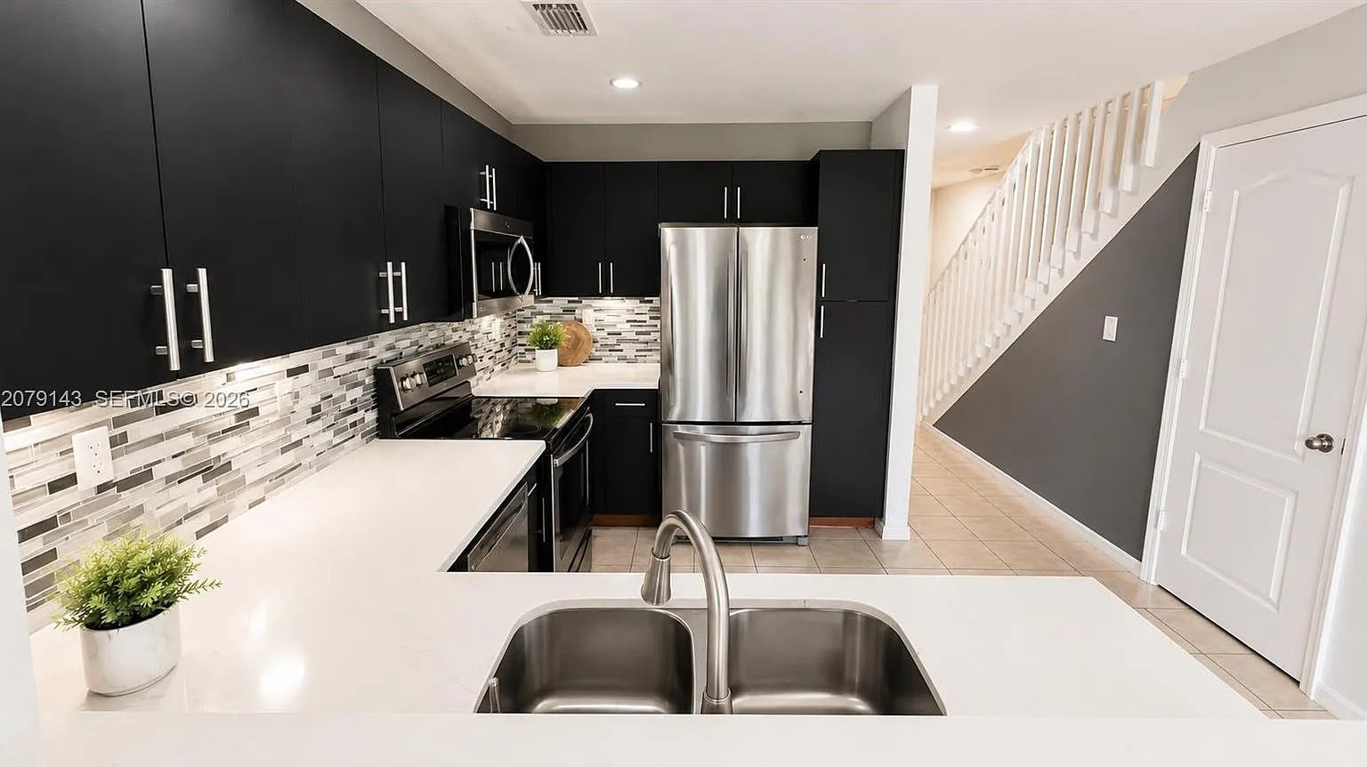Melrose Point Condo — Photo 4