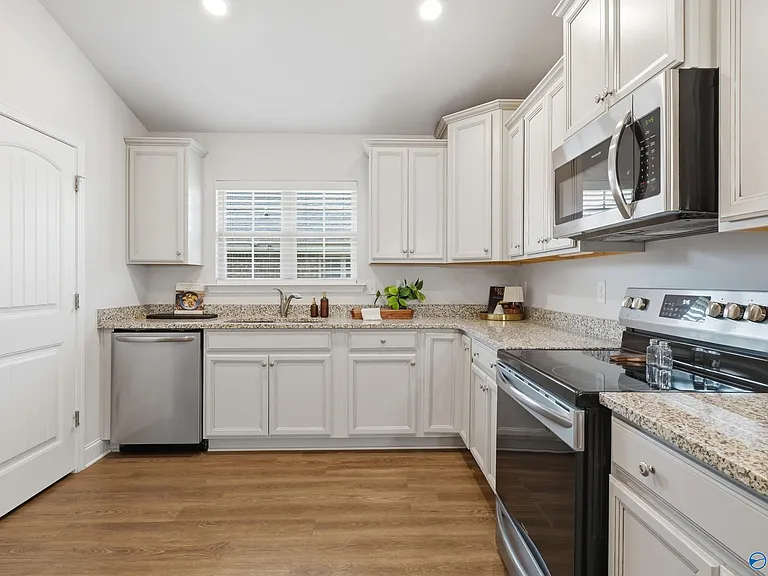 187 Abercorn Dr — Photo 11