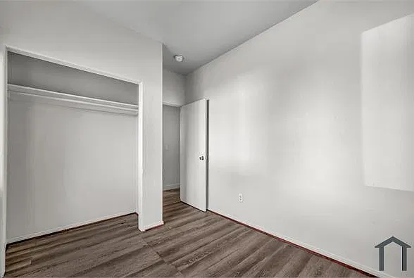 8318 S San Pedro St — Photo 10