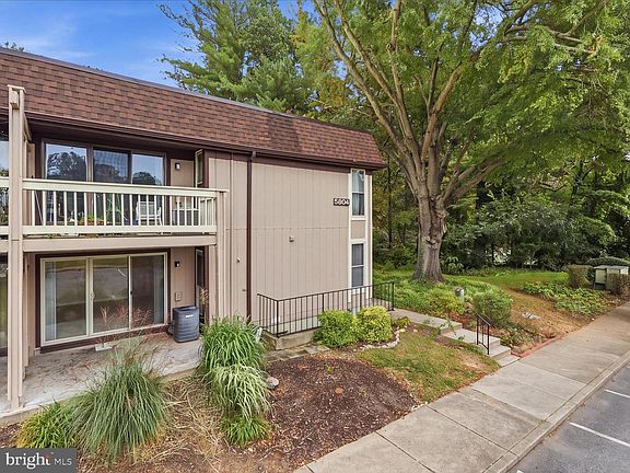 4th image of 5804 Royal Ridge Dr Suite D