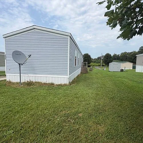 3 bed, 2.0 bath, $1,058 — Photo 3
