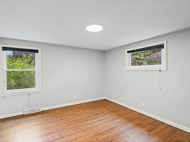 8345 Reinhardt St — Photo 15