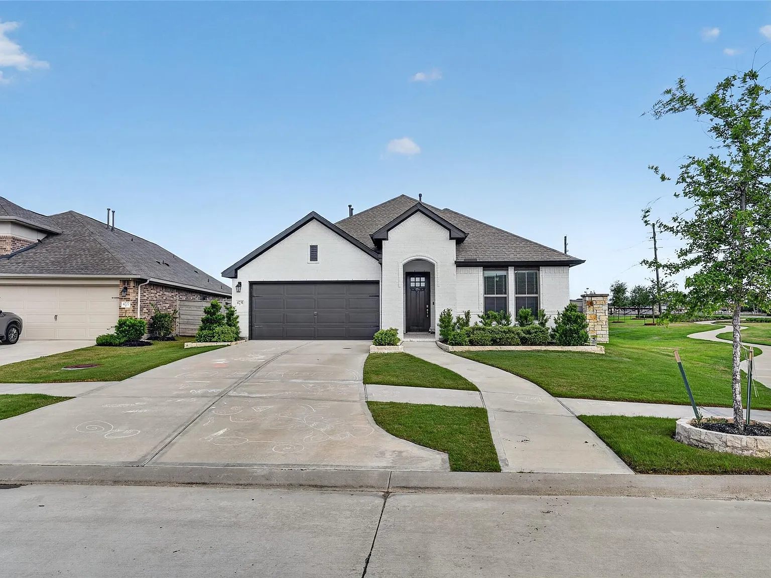4 bed, 3.0 bath, 2412 sqft, $3,200 — Photo 4