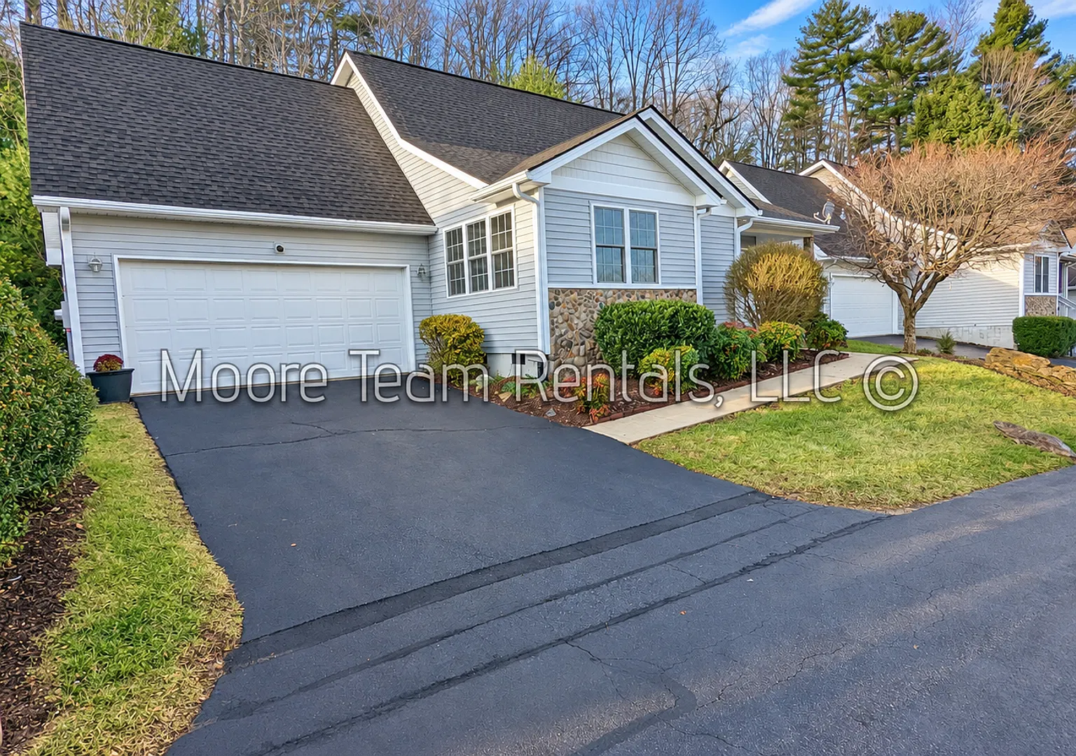 3/2.5 Villa in Duncraggen - Private Outdoor Living Spaces — Photo 1