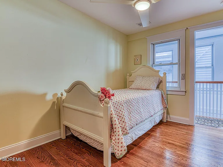 36 Heck Ave — Photo 17