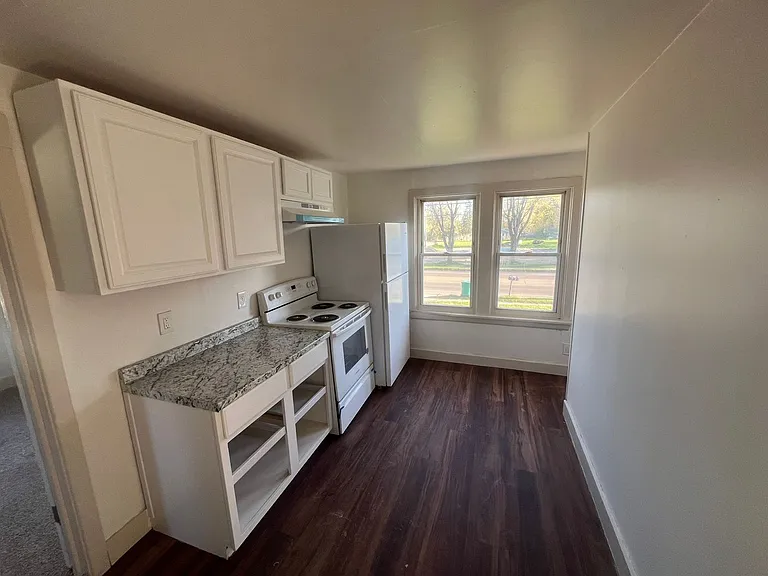 2417 W Jolly Rd — Photo 8