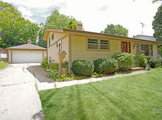 3229 Twyford Rd, Waukegan, IL 60087