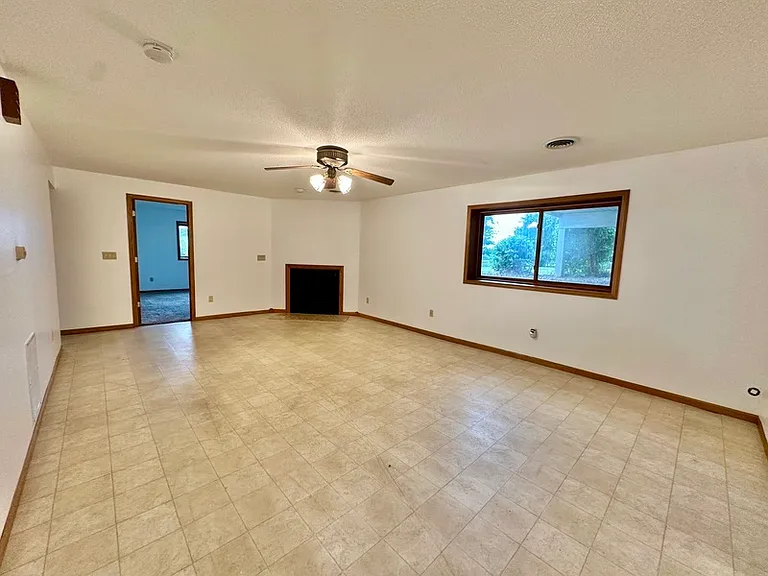 3610 Alburnett Rd — Photo 13