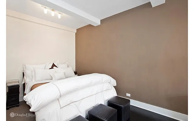 Rented by Douglas Elliman | media 33